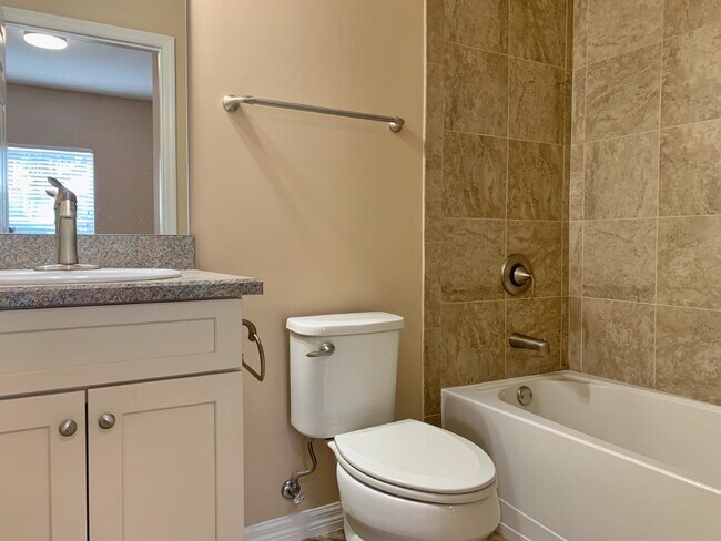 Building Photo - Coming Soon!! 4BR/4BA, downtown apartment. Walk to Flagler College..