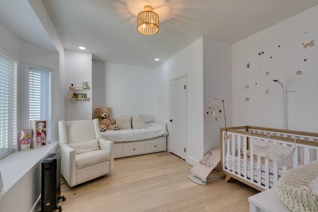 Building Photo - ZONE 8 FULLY FURNISHED, 4BD, 2 PRIMARY SUITES, OVER AN ACRE, HIGHLY UPGRADED