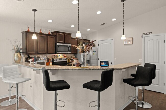 Building Photo - 124 Lillian Wy