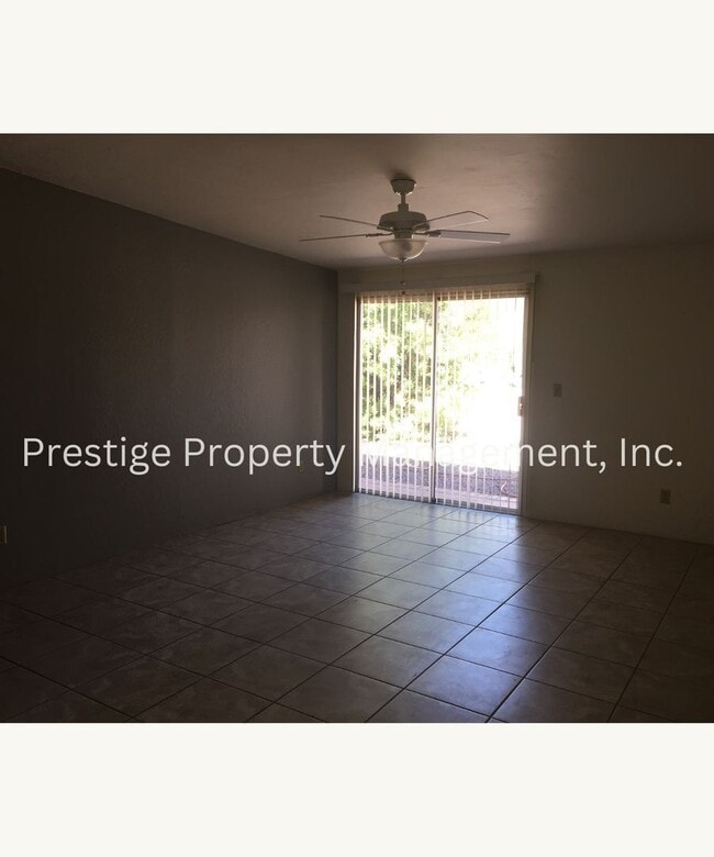 Building Photo - 3bd/2ba home tucked away in Northwest Tucs...