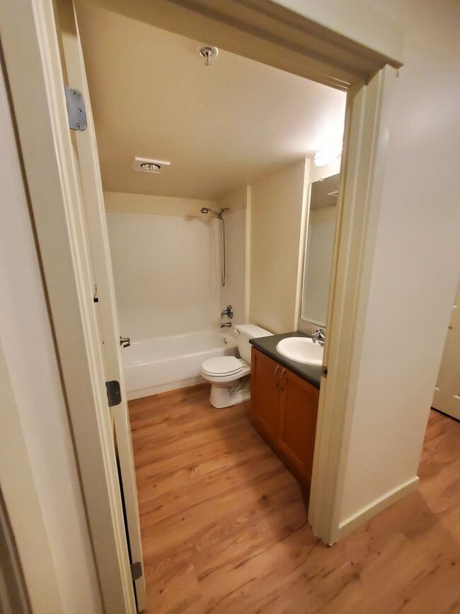 Building Photo - Downtown Bellevue 2 bed, 2 bath with Updat...