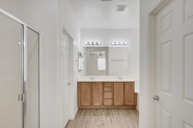 Building Photo - BEAUTIFUL 4 BEDROOM HOME IN GUARD GATED COMMUNITY!