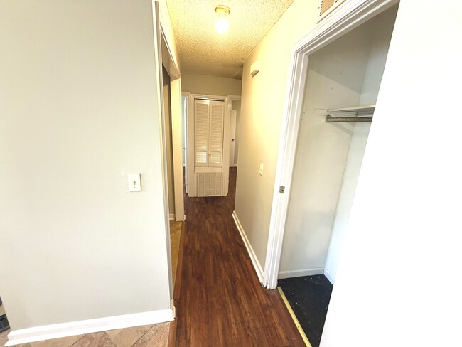 Building Photo - 124 Riverview Ct