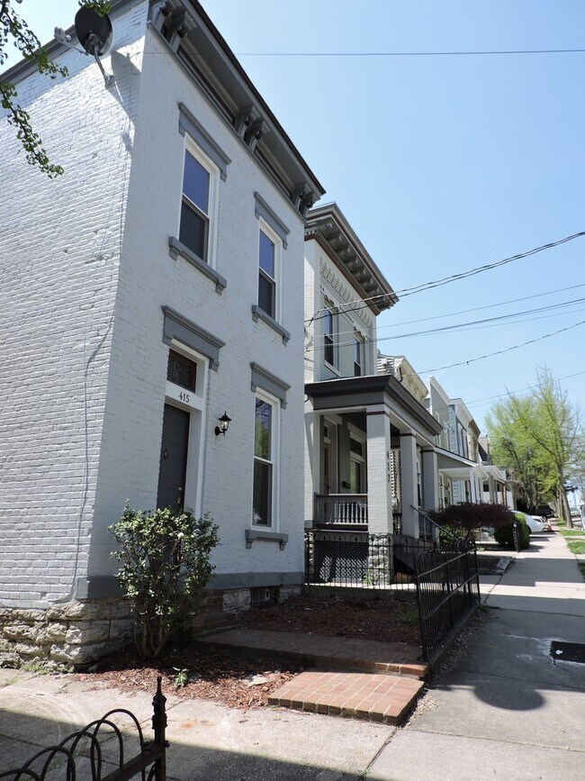 Building Photo - Beautiful 4 bed/1.5 bath Rental Mins. from...