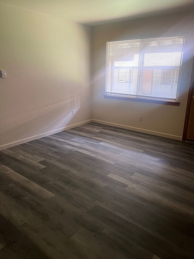 Building Photo - Cozy 1Bd 1Ba apartment with new appliances w/ gas utility included! Available now! Call me today