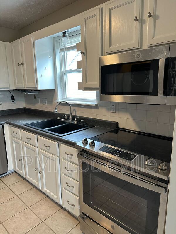 Building Photo - 4007 Mimosa View Dr