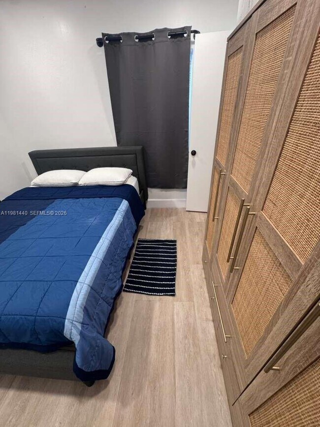 Building Photo - 2036 SW 57th Ct