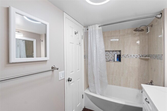 Building Photo - 5200 N Ocean Blvd