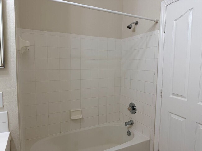 Building Photo - Three Bedroom Condo at Maitland Crossing in Orlando