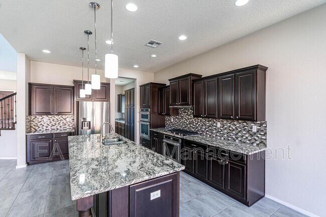 Building Photo - 827 Mesa Roja Trail NE