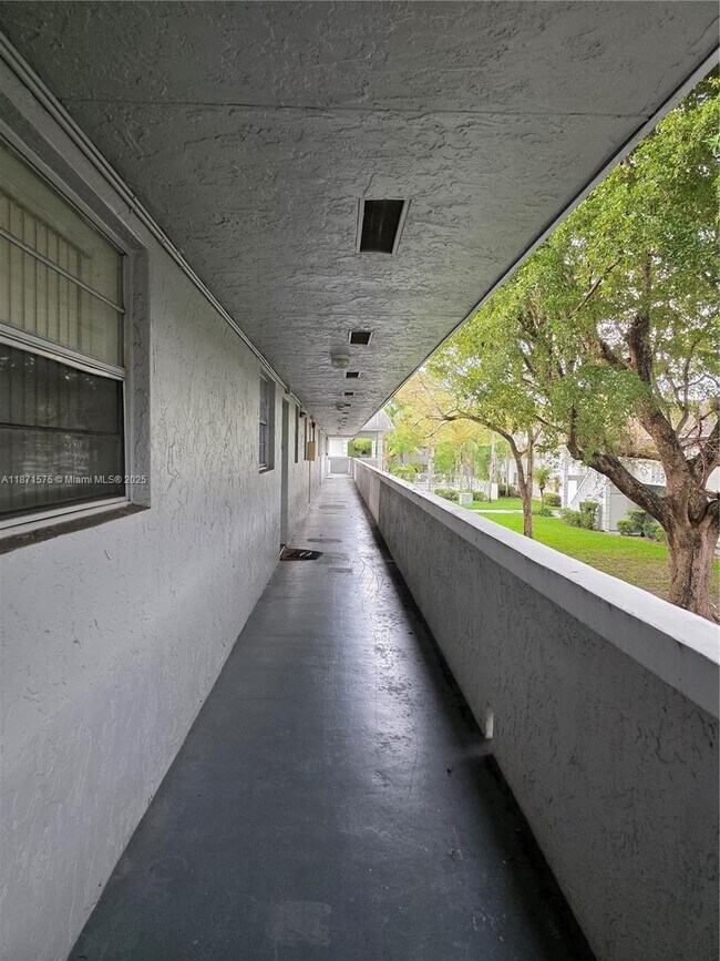 Building Photo - 17255 SW 95th Ave