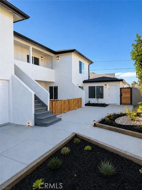 Building Photo - 1040 El Camino Dr