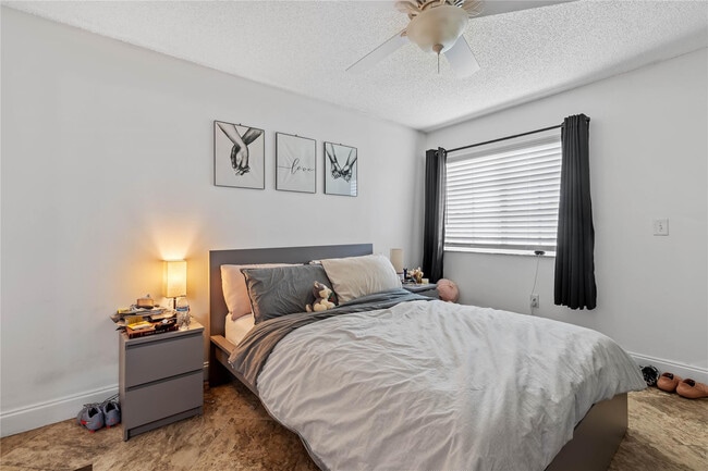 Building Photo - 4840 N State Rd 7