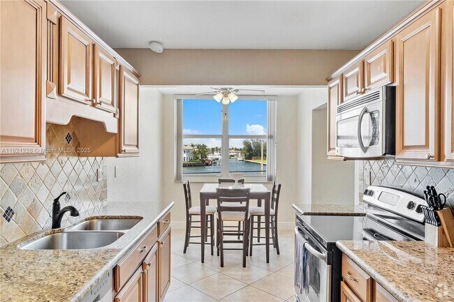 Building Photo - 1401 S Ocean Dr