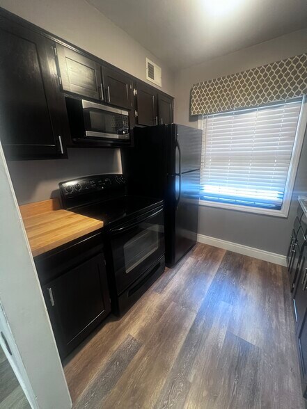 Building Photo - 538 Carriage Cir