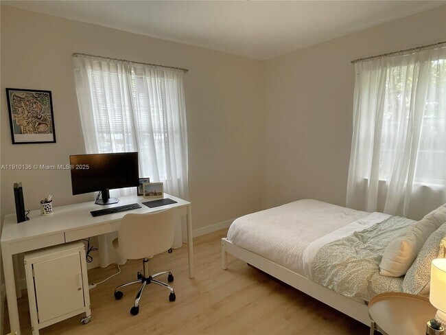 Building Photo - 5545 SW 80th St