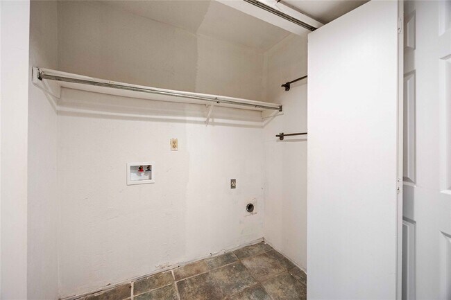 Building Photo - 14515 Merry Meadow Dr