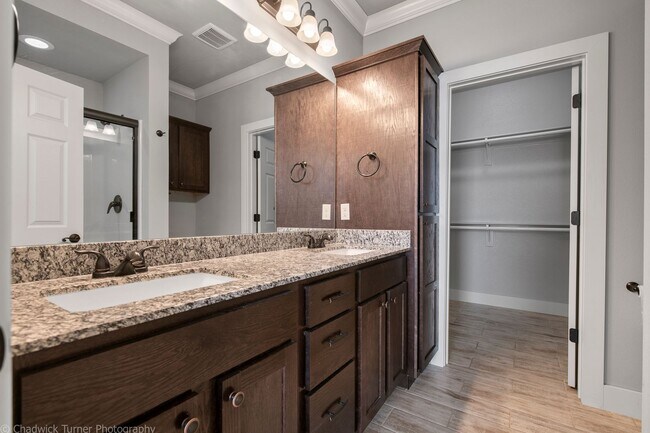 Building Photo - ***112 Alder Street***