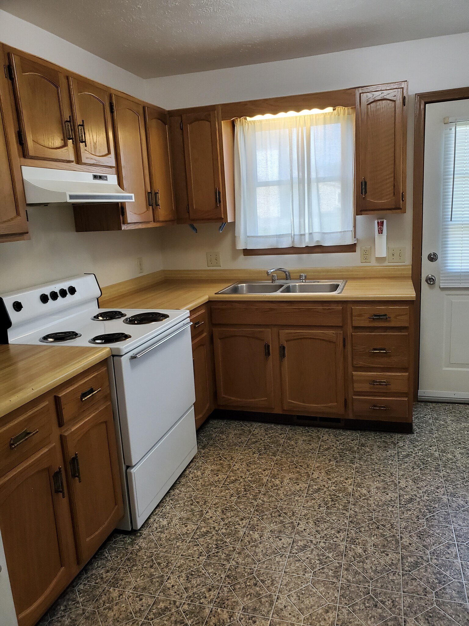 Building Photo - 379 Dille St