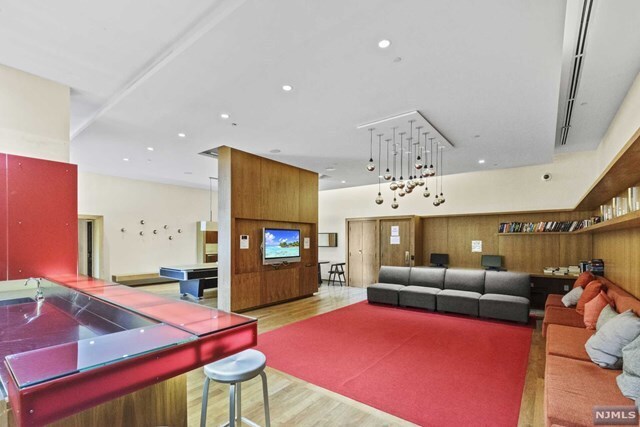 Building Photo - 509 River Rd