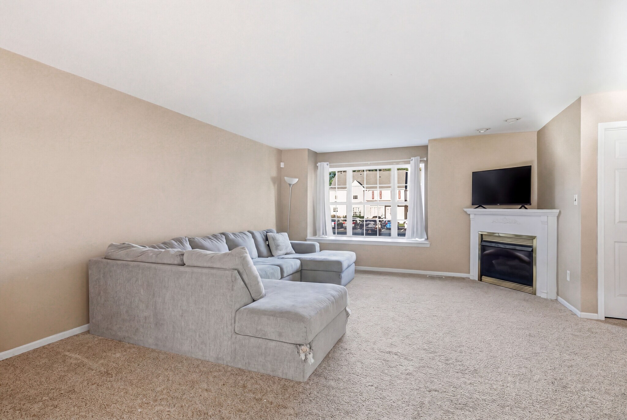 Building Photo - 327 Allens Ln