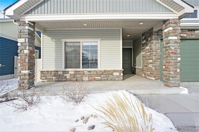 Building Photo - Spacious 4 Bedroom House in Green Valley R...