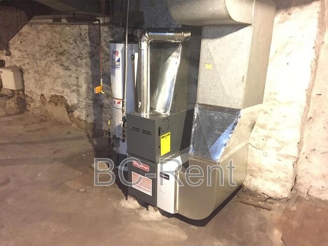 Building Photo - 1124 4th Ave