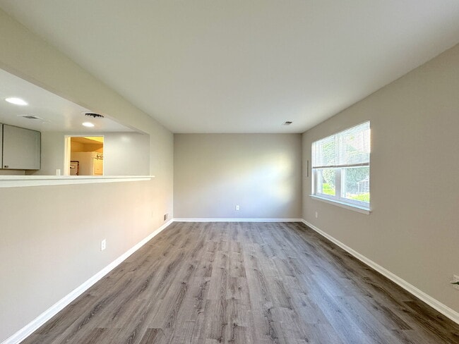 Building Photo - Charming Lorton Rental with Modern Amenities