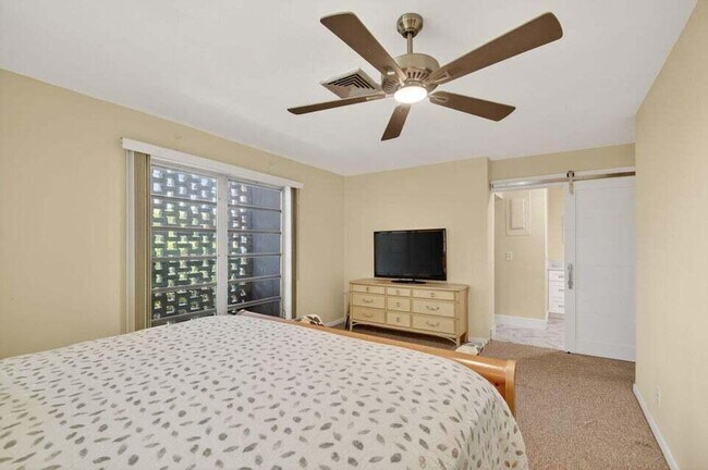 Building Photo - 324 Orange Tree Dr