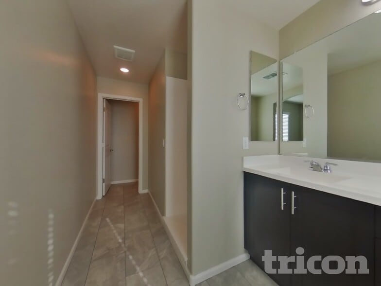 Building Photo - 12589 W Lindbergh Dr