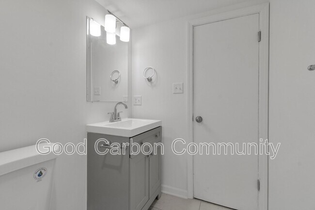 Building Photo - 209 Summer St