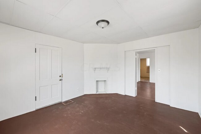 Building Photo - Marion - Triplex