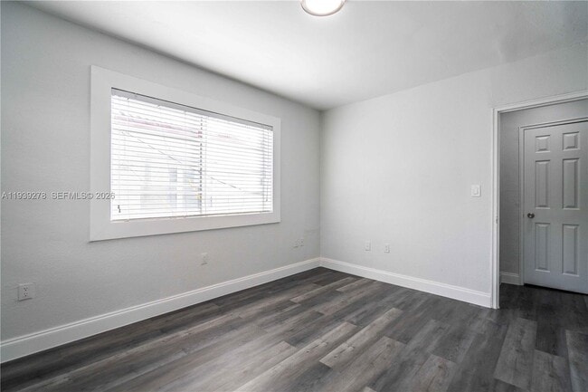 Building Photo - 7925 Hawthorne Ave