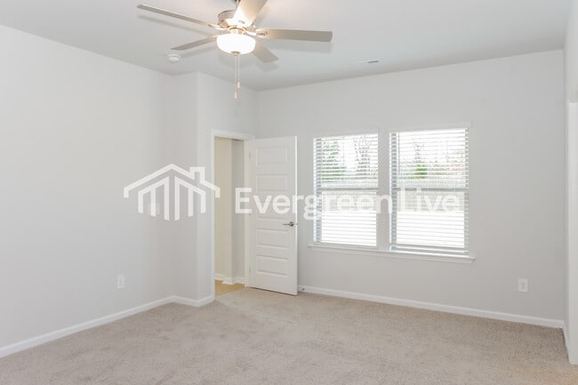 Building Photo - 14673 Mountain Strm Dr