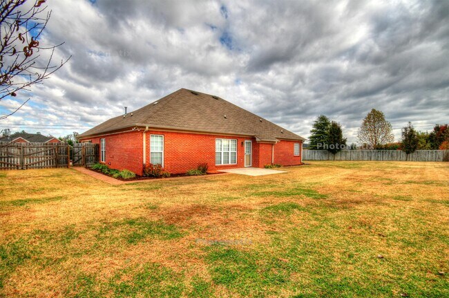 Building Photo - 176 Timber Oak Rd