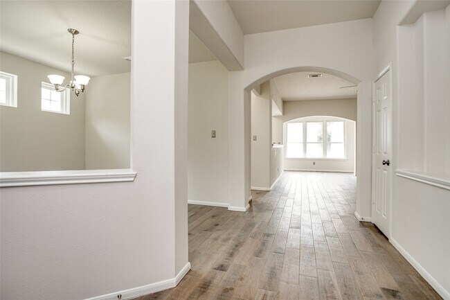 Building Photo - 5818 Pebble Bank Ln