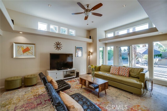 Building Photo - 576 E Desert Holly Cir