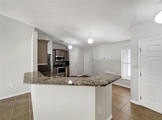 Building Photo - 1725 Sunset Ridge Dr