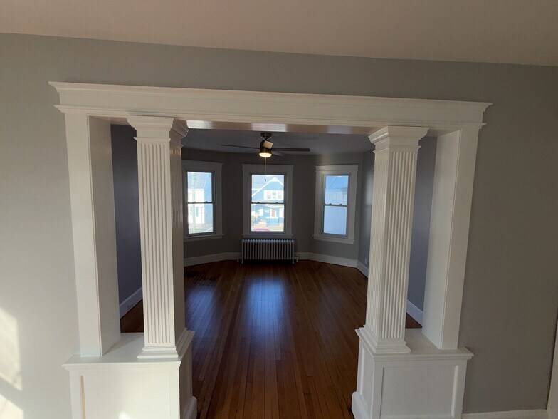 Building Photo - 76 Rose St