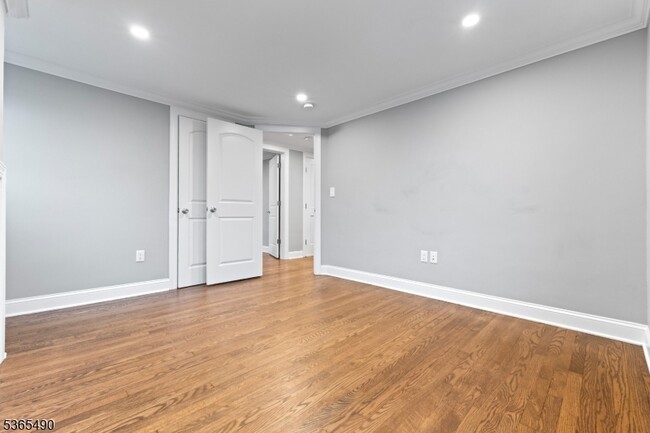 Building Photo - 86 Forest St