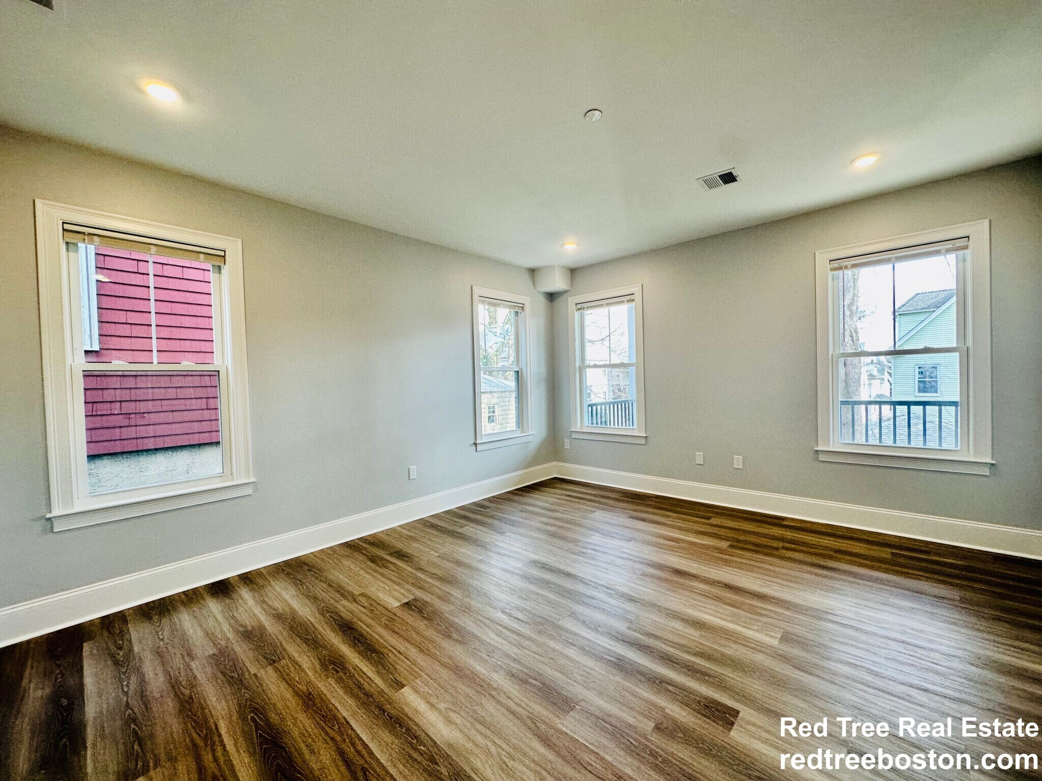 Building Photo - 100 Brooks St