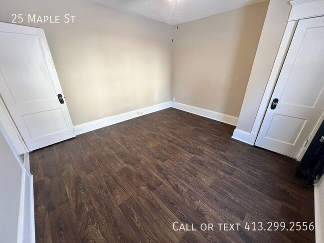 Building Photo - 25 Maple St