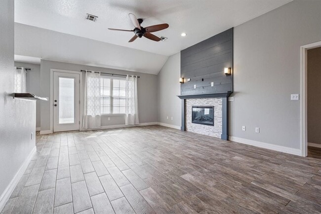 Building Photo - 101 Hoss St