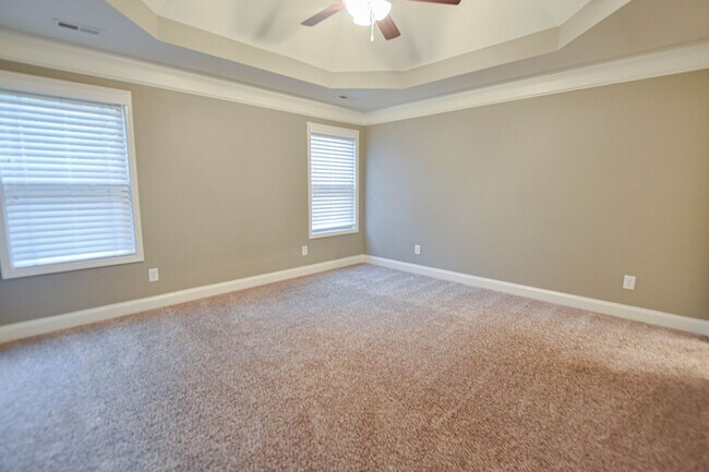 Building Photo - Pet Friendly Three Bedroom!