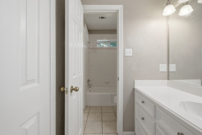 Building Photo - 905 Winged Foot Dr