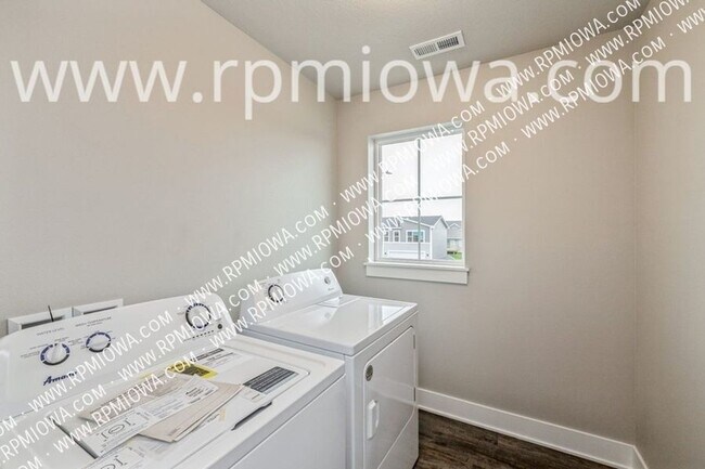 Building Photo - RENT SPECIAL!! 4 Bedroom, 2.5 Bathroom Hom...