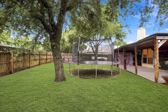 Building Photo - 111 Thunder Basin Dr
