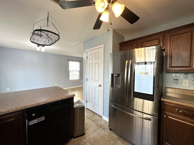 Building Photo - 417 Eisenhower Dr