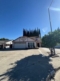 Building Photo - 4 Bedroom Home