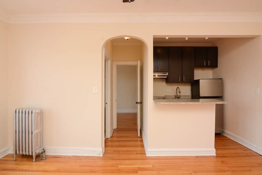 Building Photo - 4644 N Paulina St